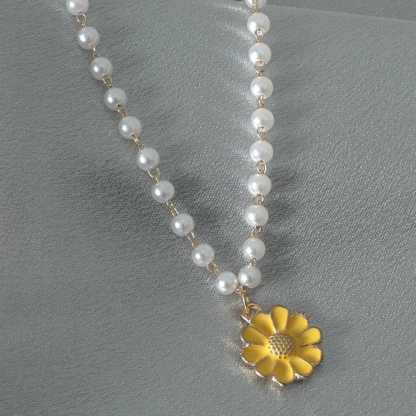 Ins New Pearl Flower Pendant Necklace Drop Oil Chrysanthemum Collar Chain