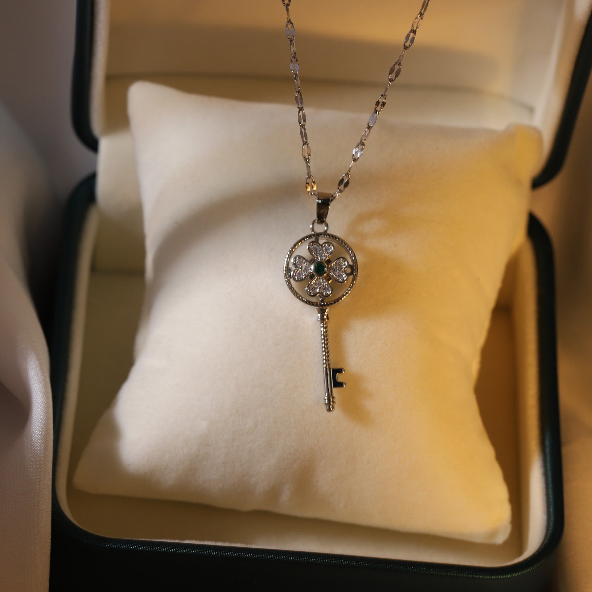 Rotary Key Clover Necklace New Zircon Light Luxury Simple
