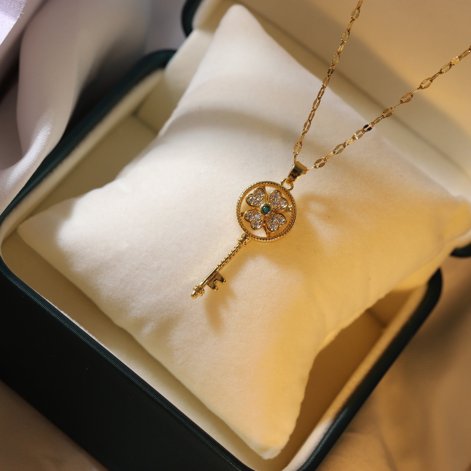 Rotary Key Clover Necklace New Zircon Light Luxury Simple