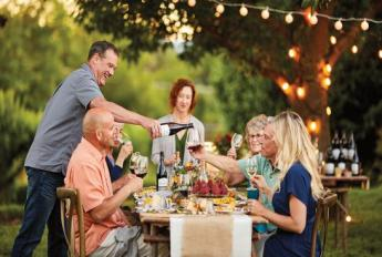 portable trolley box photovoltaic power supply Station2.5kwh-2kw Wall-mounted, stacked type energy storage device