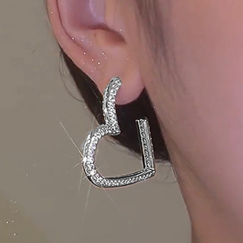 Huitan Modern Girls Heart Earrings Micro Paved Bling Bling CZ Stone Fashion Women's Ear Piercing Earrings Daily Wear Hot Jewelry