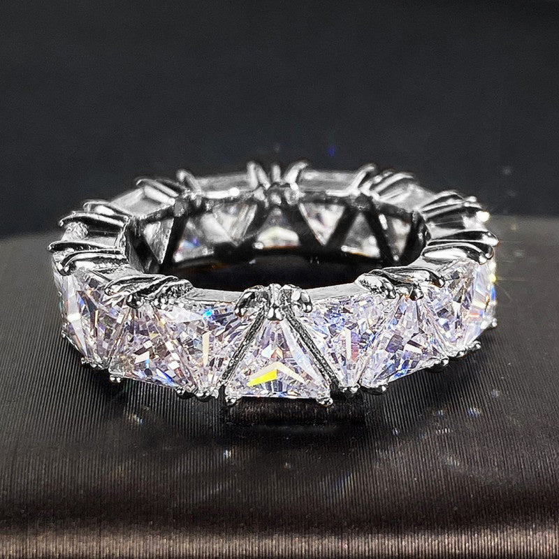 Huitan Fashion Contracted Triangular CZ Crystal Ring for Women Good Quality Versatile Design Party Wedding Luxury Jewelry Anillo