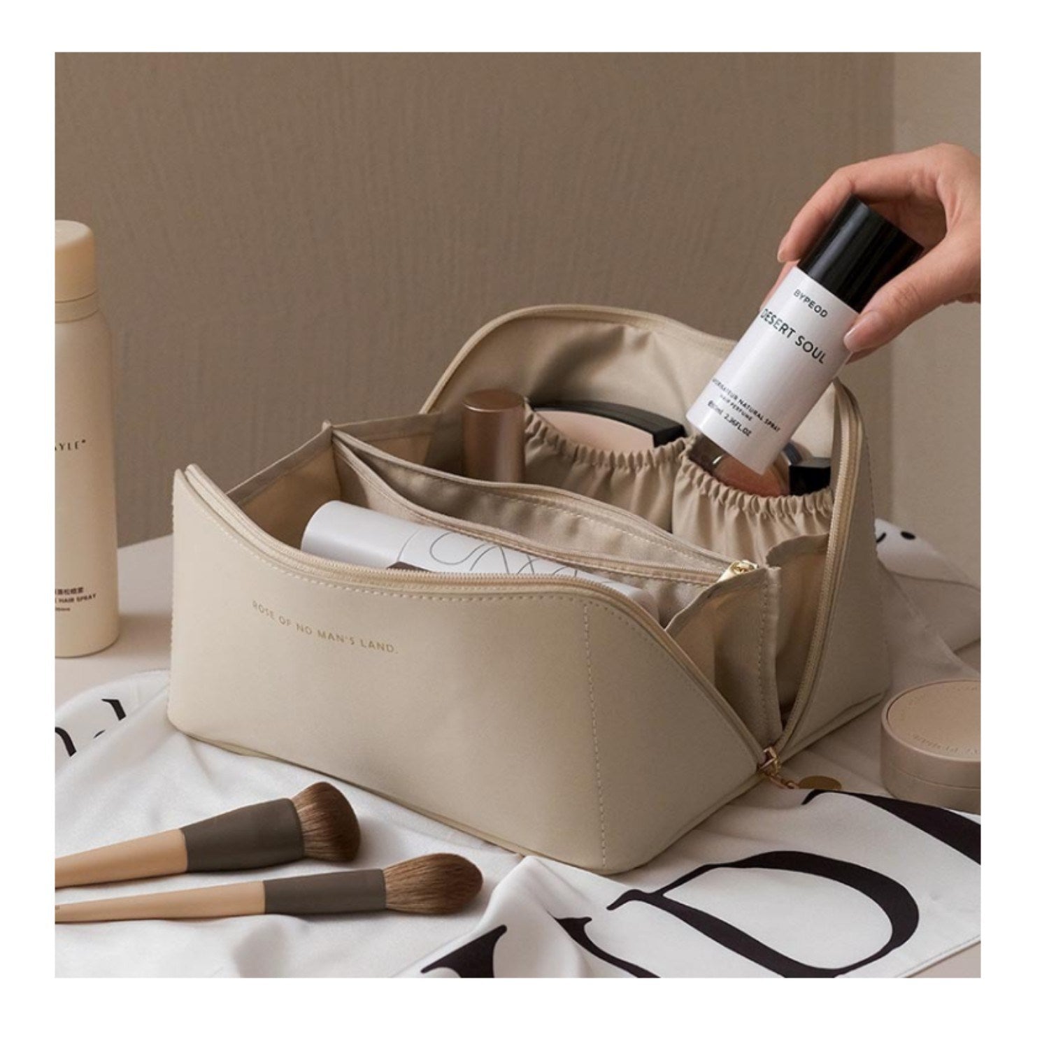 Large Capacity Makeup Bag Travel Portable Cosmeti Bags for Women;  White