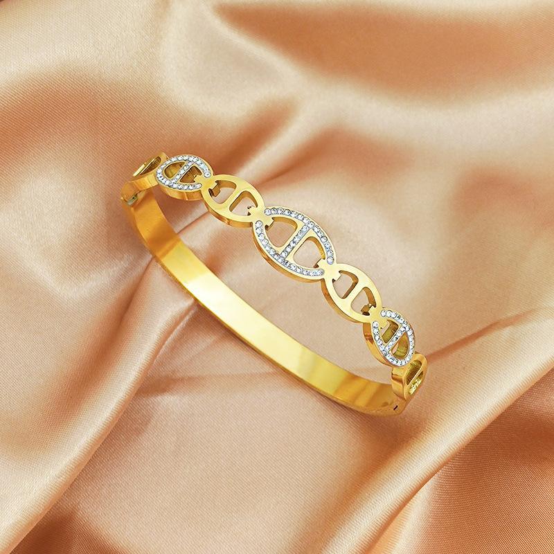 Light luxury high-quality pig nose bracelet ring interlocking simple niche design bracelet girlfriends gift versatile temperament