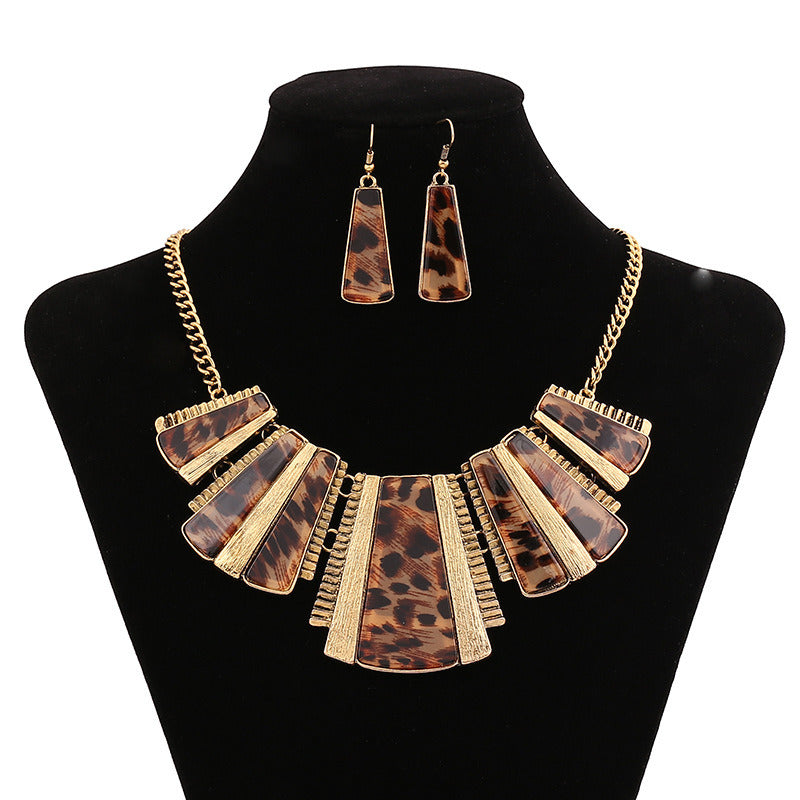 A set of Leopard Print Jewelry Set Chunky Pendant Necklace & Dangle Earrings Punk Style Popular Accessories