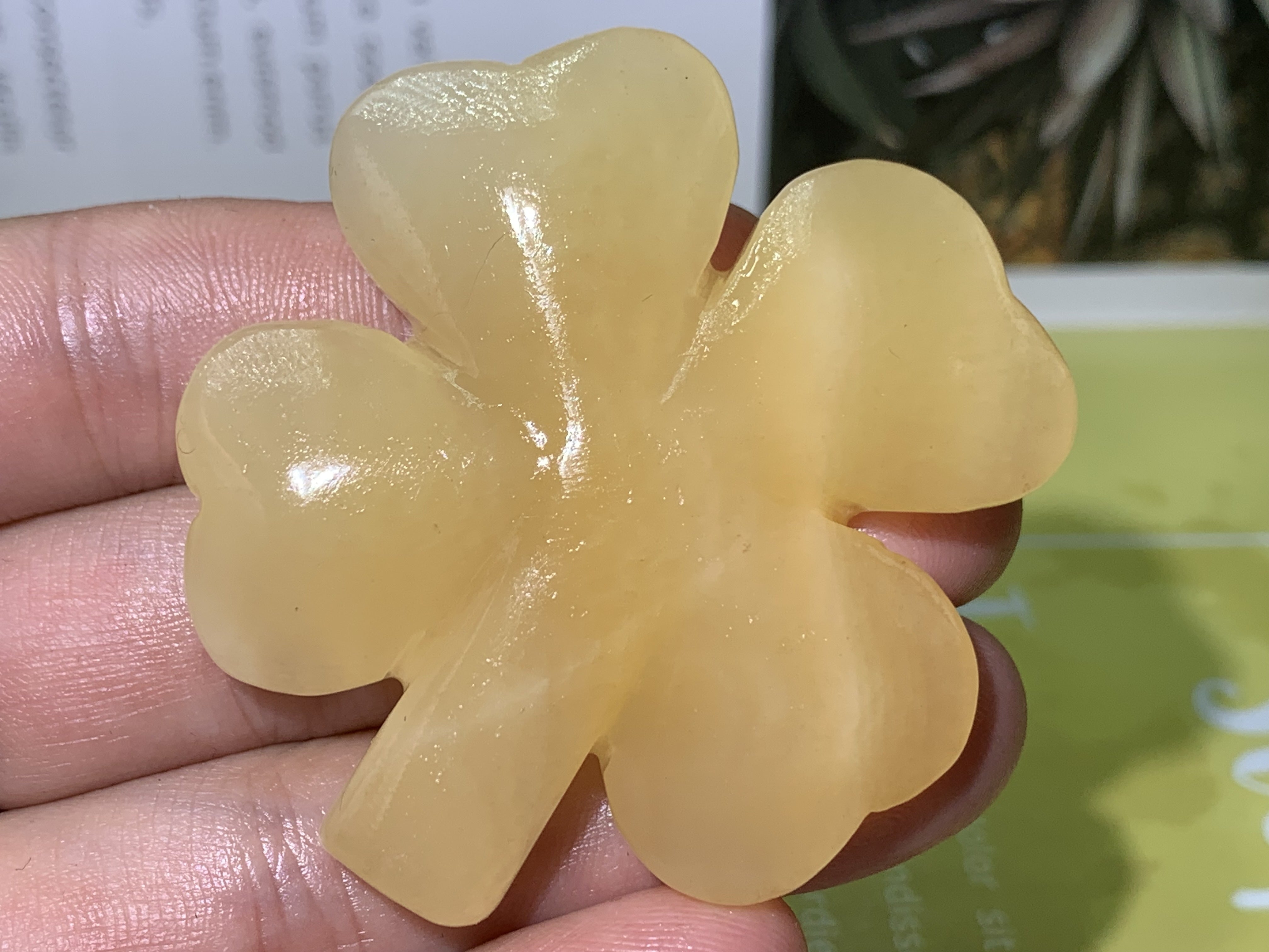 2inches Natural Yellow calcite quartz crystal hand carved Four-leaf clover specimens crystal gifts 1x