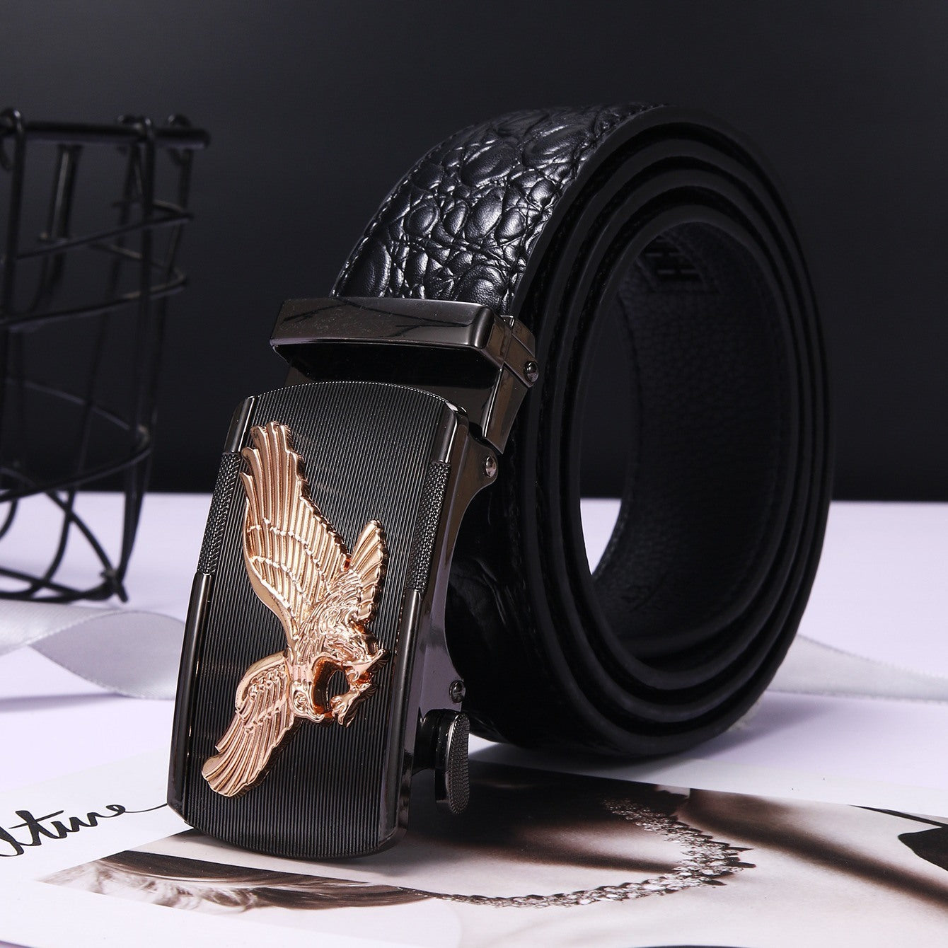 1pc Men's Classic Business Fashionable Simple Solid Leather Adjustable Eagle Embossed Buckle Hole Belt For Daily Life. Gift For Men