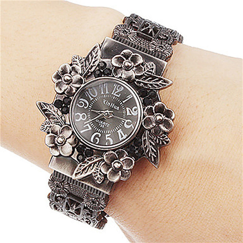 Vintage Ladies Bracelet Watch Pattern 3D Engraved Skeleton Quartz Watch Fancy Women Watches Jewelry Sophisticated And Stylish Women Watch