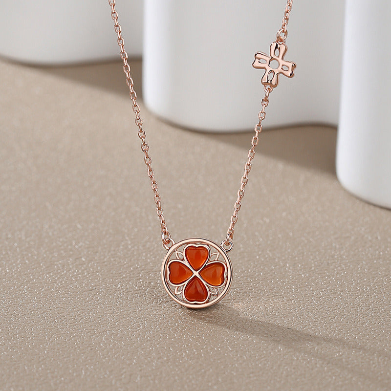 Lucky Four-leaf Clover Necklace Inlaid With Red Agate