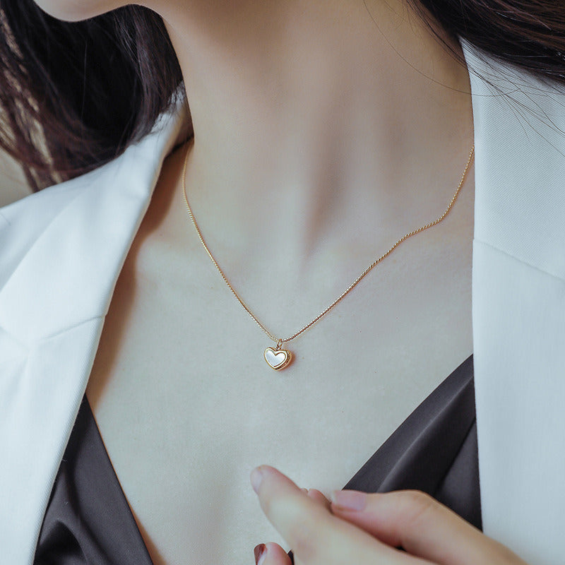 Women's Simple Fashion Shell Peach Heart Necklace
