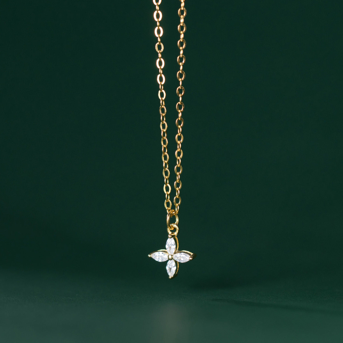 Silver Diamond Four-petal Flower Short Collarbone Chain Korean