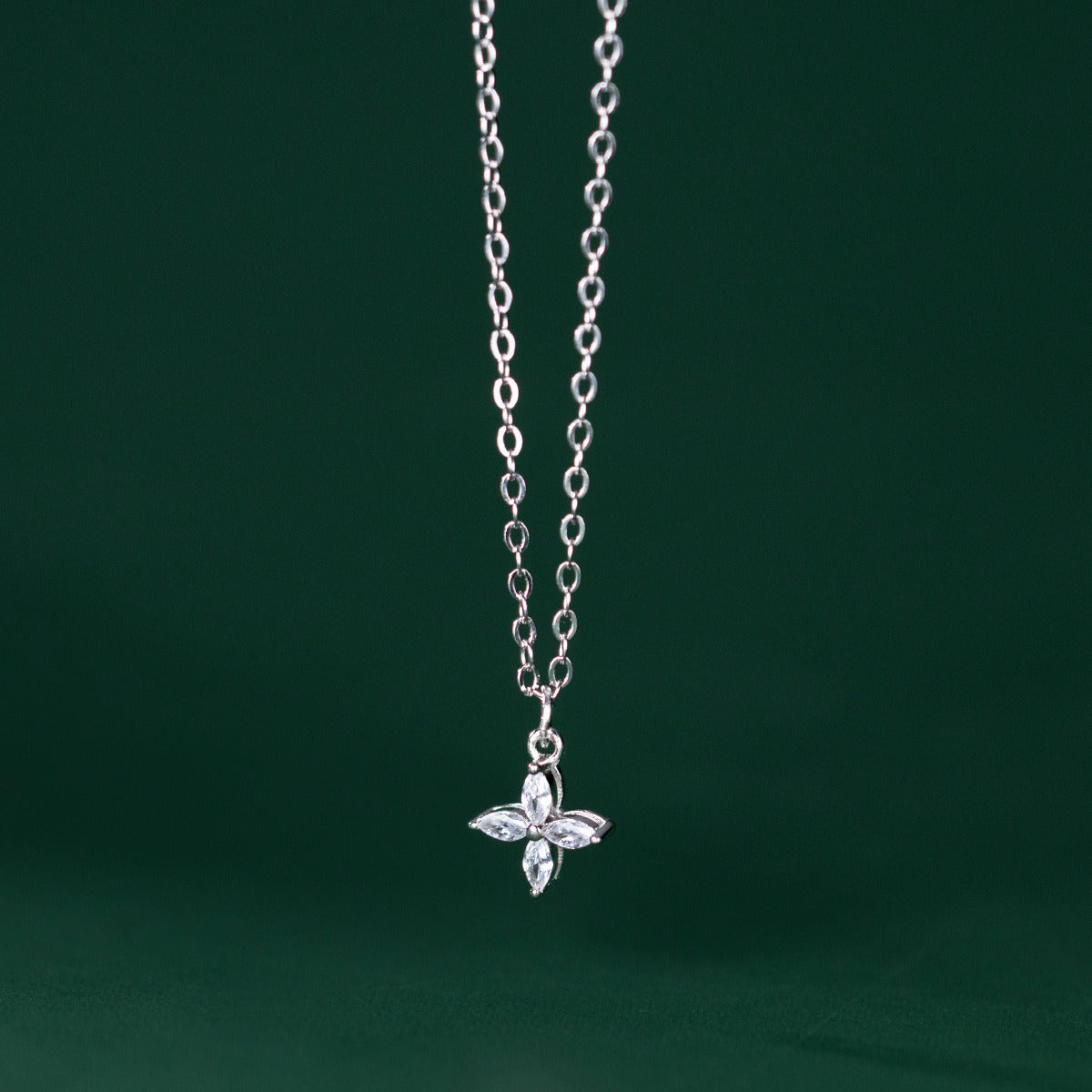 Silver Diamond Four-petal Flower Short Collarbone Chain Korean