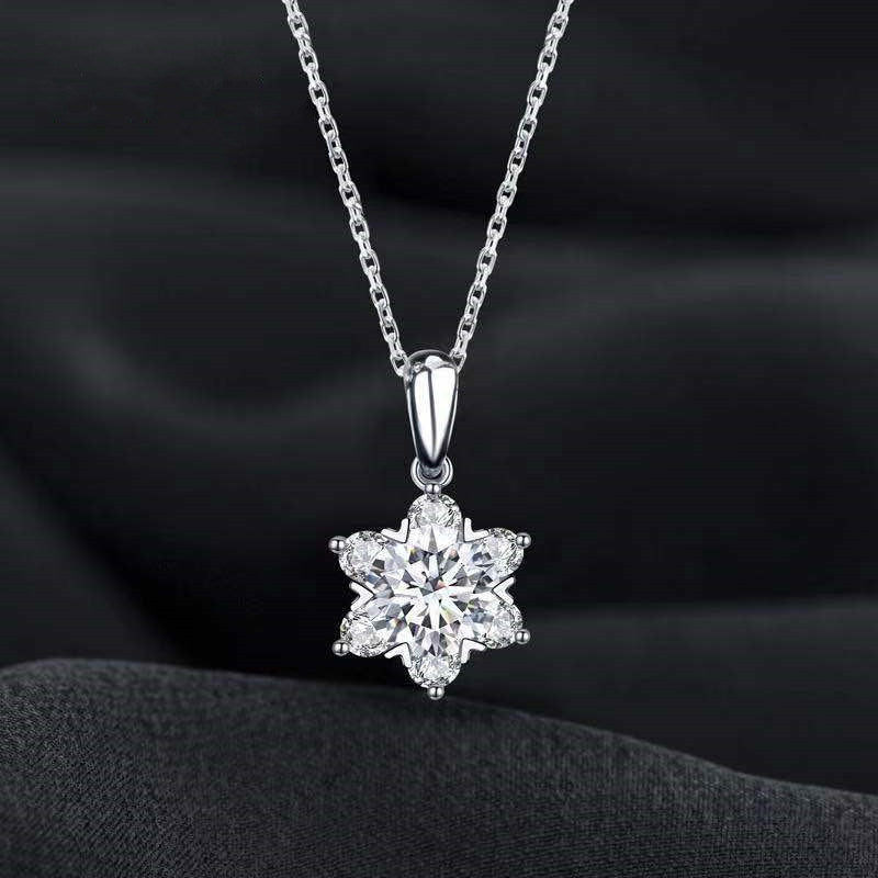 Fashion Personality Snowflake Luxury Women's Pendant