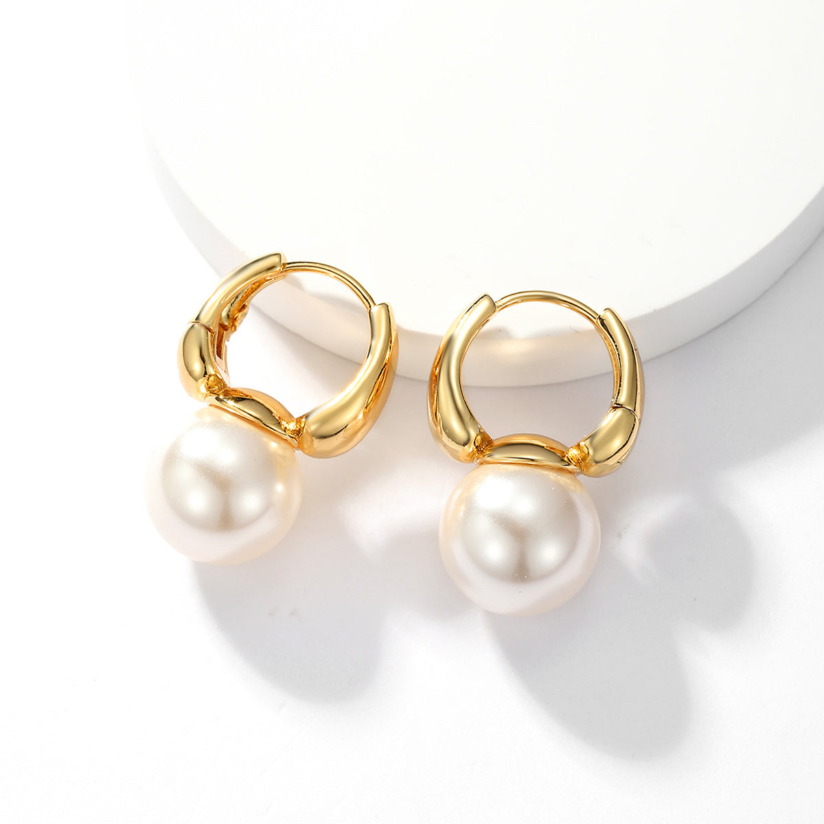 A pair of simple double hoop pearl earrings electroplated 18K gold quality earrings