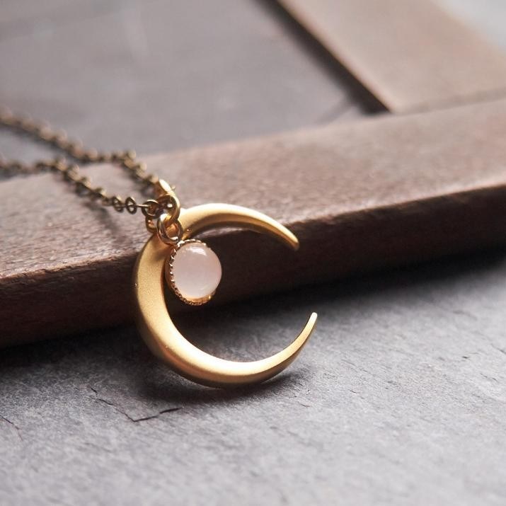 Ethnic Wind Moon Cow Horn Moonstone Alloy Necklace