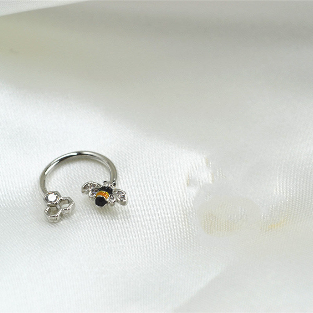 Titanium Steel Bee Nose Stud Closed Loop Cute