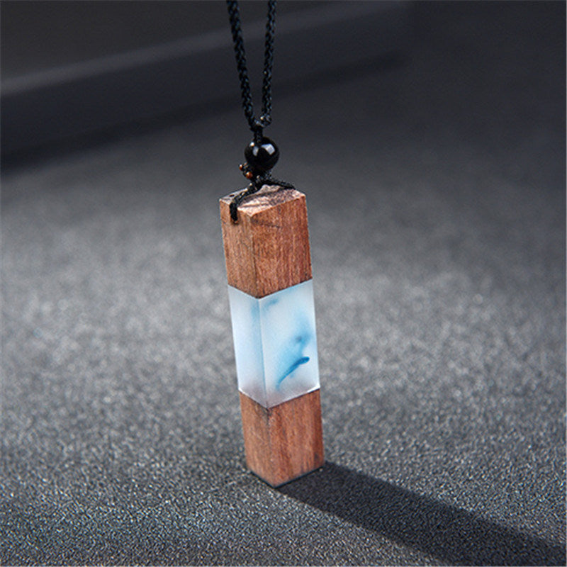 European And American Wood Resin Pendant Necklace