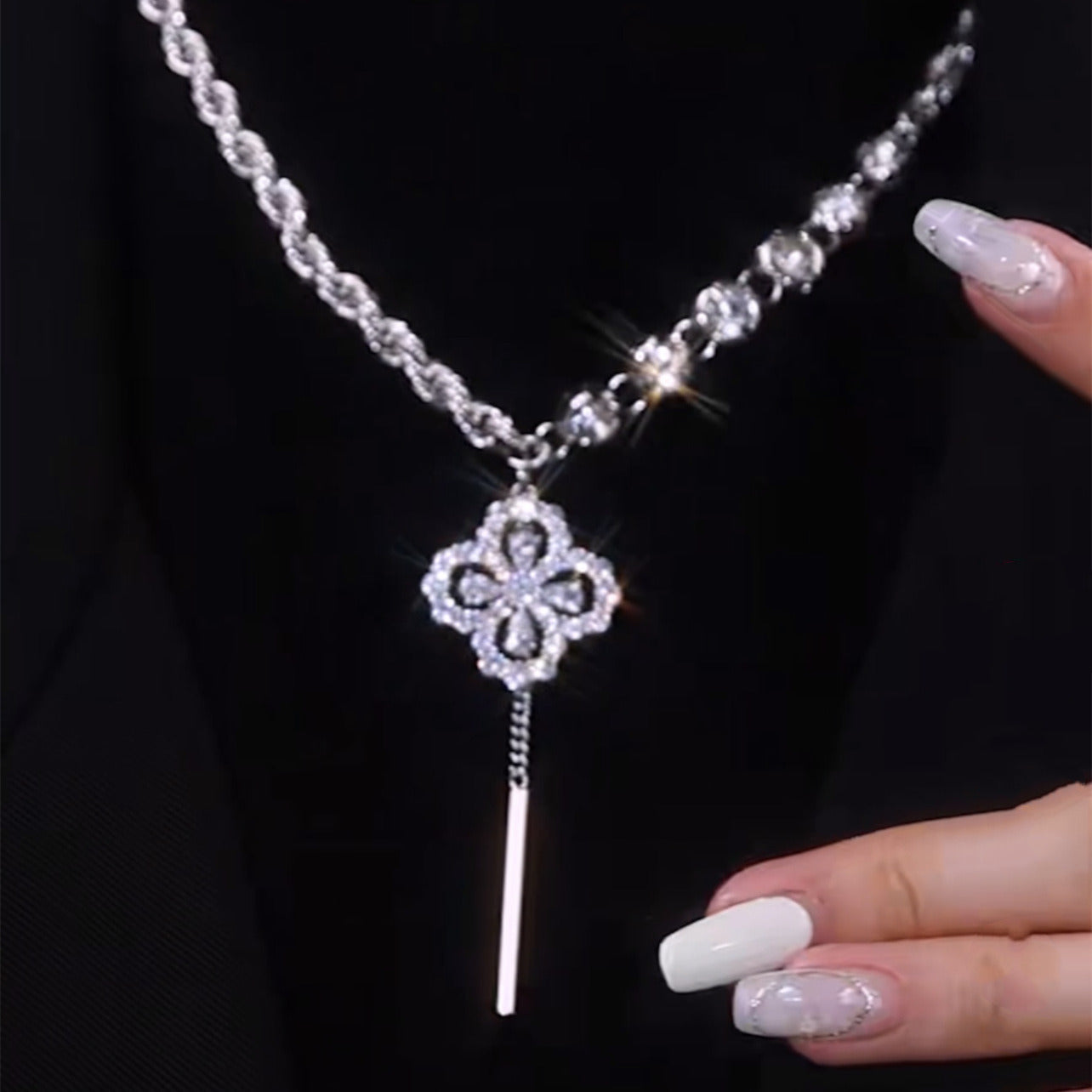 Light Luxury Zircon High-quality Four-leaf Flower Sweater Chain