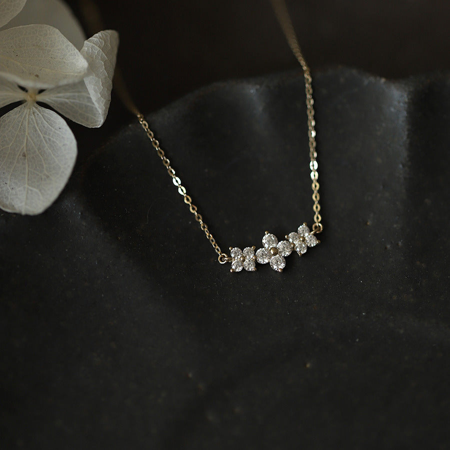 Small Flower High-grade Temperament Clavicle Chain