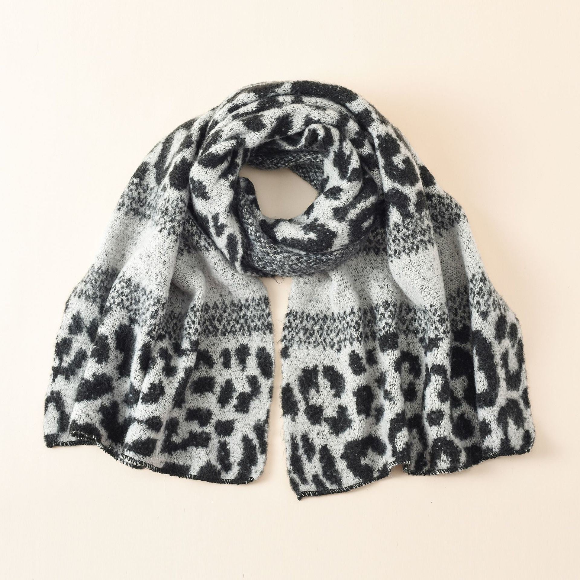 High-end fashion European and American street autumn and winter hot selling new leopard-print imitation cashmere warm scarf shawl