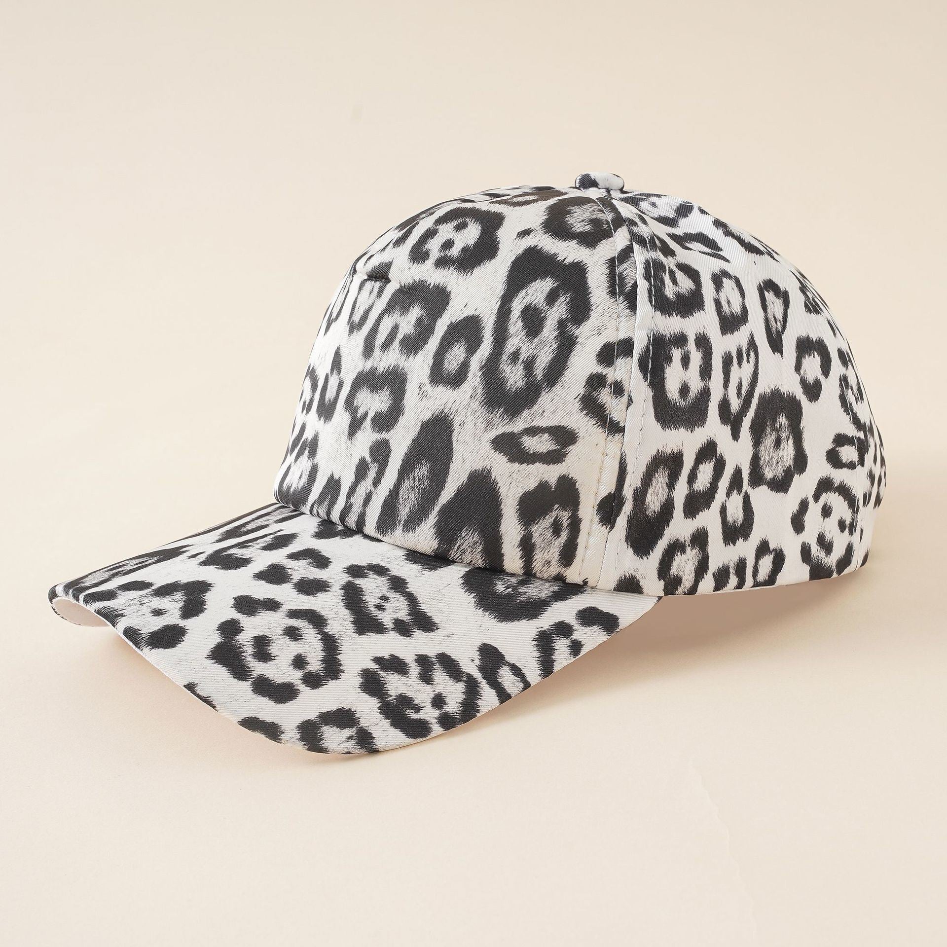 Hat women's new European and American style fashion casual baseball cap street curved brim personality European and American leopard print peaked cap men