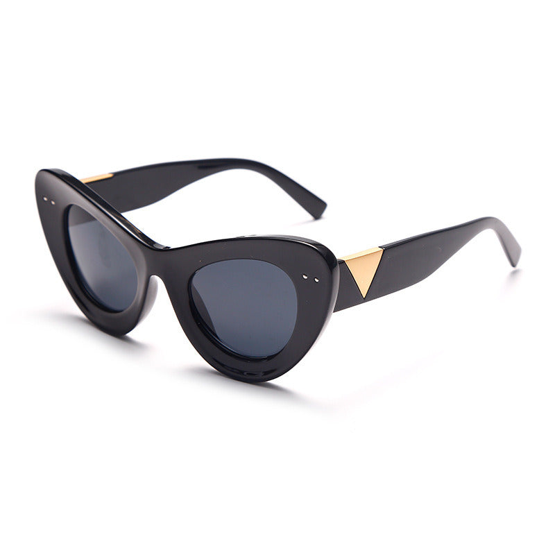 Cat Eye Sunglasses Fashion Sun Glasses Women Rivets Decoration Sunglass Black Brown Shades Female Luxry Brand UV400 Eyewear