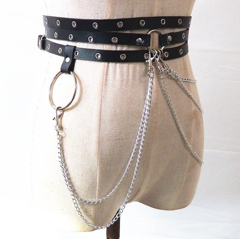 2021 New Punk Gothic Faux Leather Belt Metal Chain Ring Waist Strap Street Dance Decor