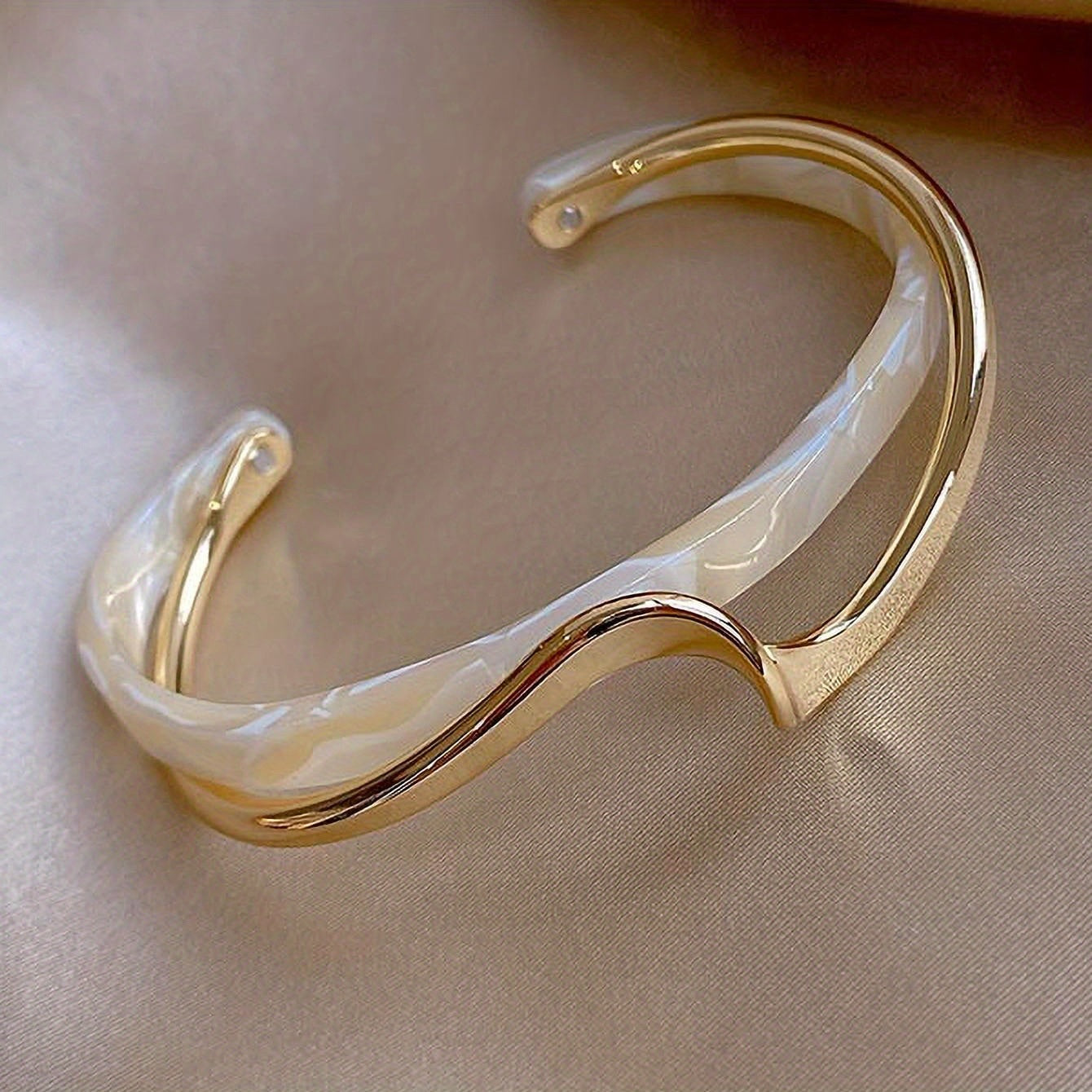 18K Gold Plated Wave Shape Cuff Bangle Inlaid Faux Pearl, Women's Minimalist Style Jewelry