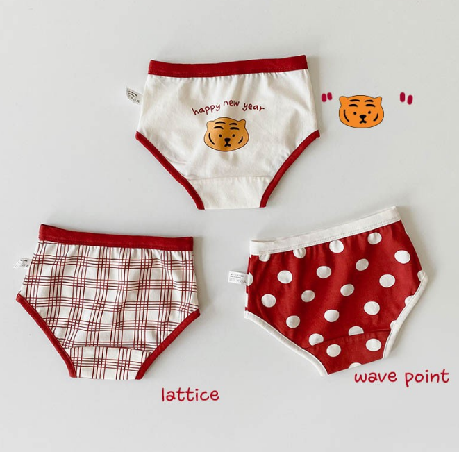 children's underwear.  Cotton + fiber, girls triangle / flat horn underwear, boys flat horn / triangle underwear, three mixed wear, S/M / L / XL, 95-135cm height, 2-6 years old, class A