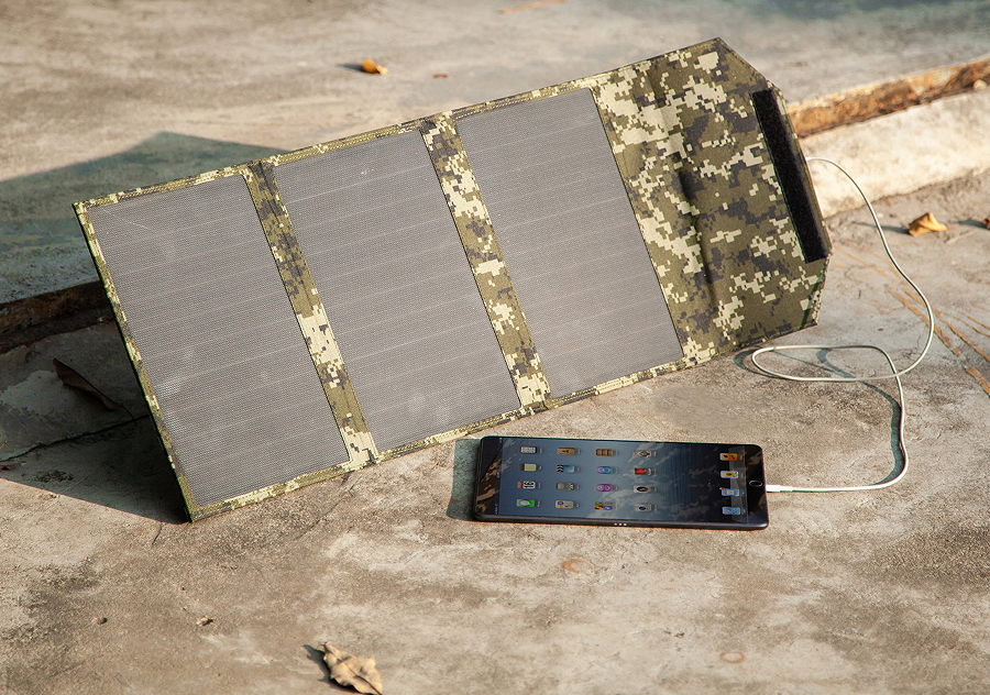 Outdoor mobile solar power generation panel 30W (3 fold integrated laminated belt bracket), battery conversion efficiency 24%,5V/3A,9V/1.5A DO 3.0, US