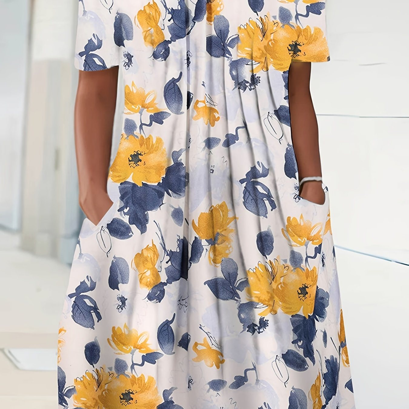 Plus Size Casual Dress; Women's Plus Floral Print Short Sleeve Ruched Round Neck Dress With Pockets