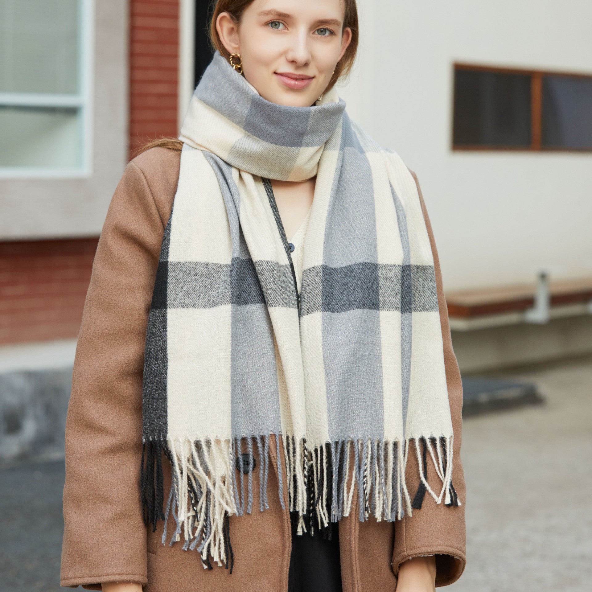 Autumn and winter new plaid scarf; cashmere tassel; lengthening; warm keeping; fashion; simple shawl; scarf; factory wholesale