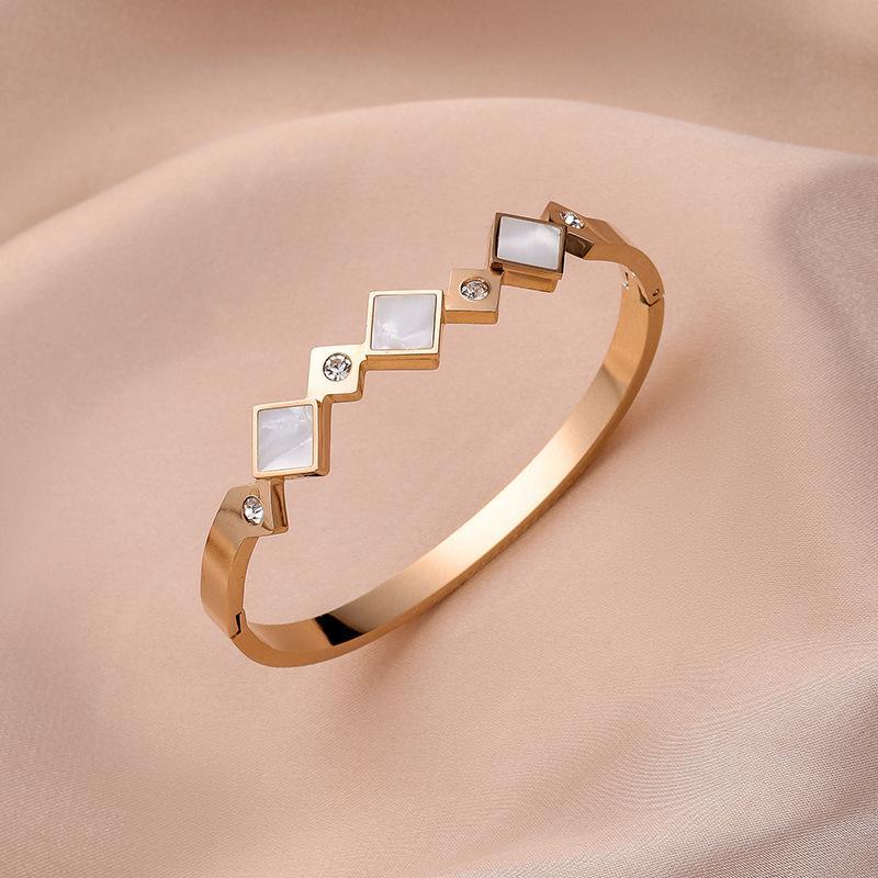 Japan and South Korea design models bracelet ins wind rhombus square titanium steel bracelet shell inlaid brick simple popular bracelets