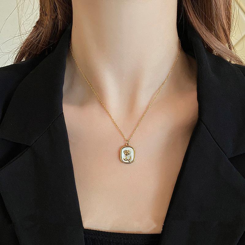 French rose oil drop necklace female niche design fashion collarbone chain ins cold wind hundred T-shirt female pendant