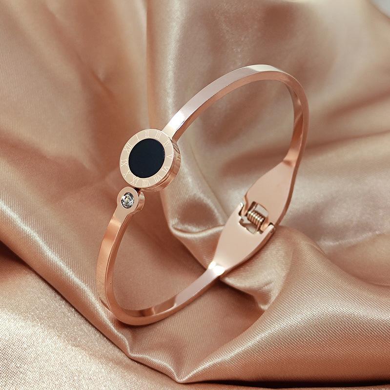 Korean version of the 18k rose gold opening black shell titanium steel Roman numerals bracelet female versatile do not lose color jewelry bracelet