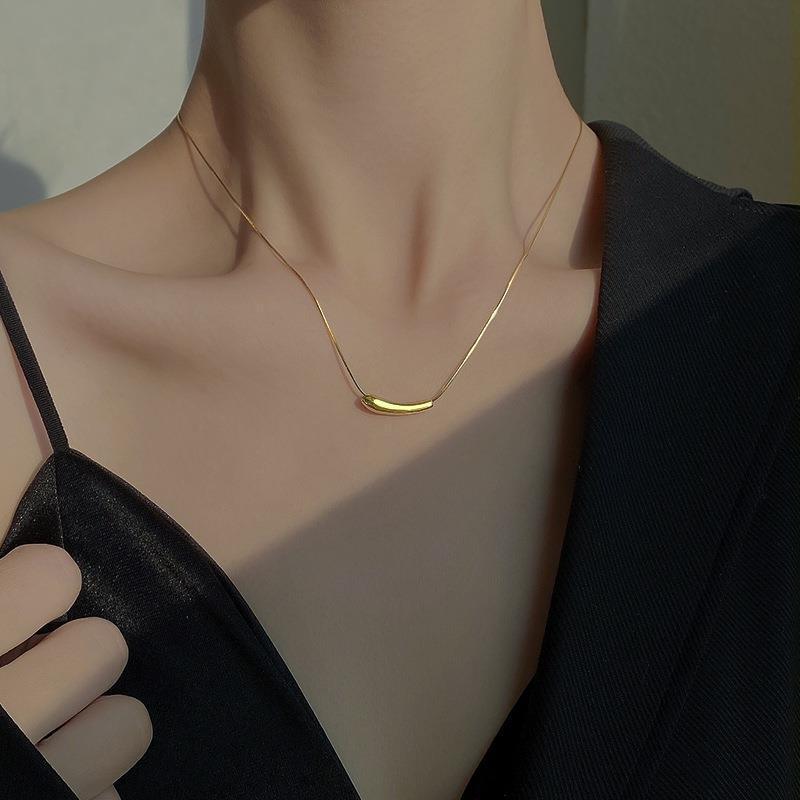 2023 new small eggplant necklace female niche design light luxury titanium steel texture luster senior sense of Korean style