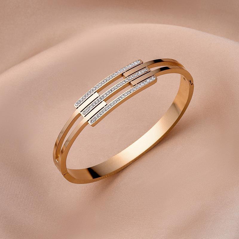 Fashion metal wind titanium steel three bar open bracelet Europe and the United States senior commuting temperament adjustable geometric hand jewelry female