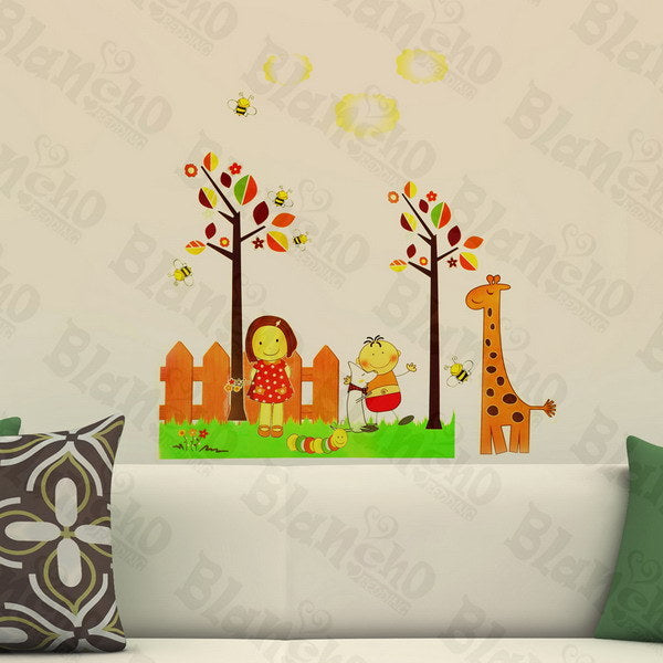 Giraffe And Bee - Wall Decals Stickers Appliques Home Dcor