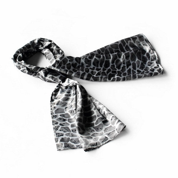 Blando Black Giraffe Animal Print Fashion Comfy Exquisitely Soft Silky Scarf/Wrap/Shawl(Small)