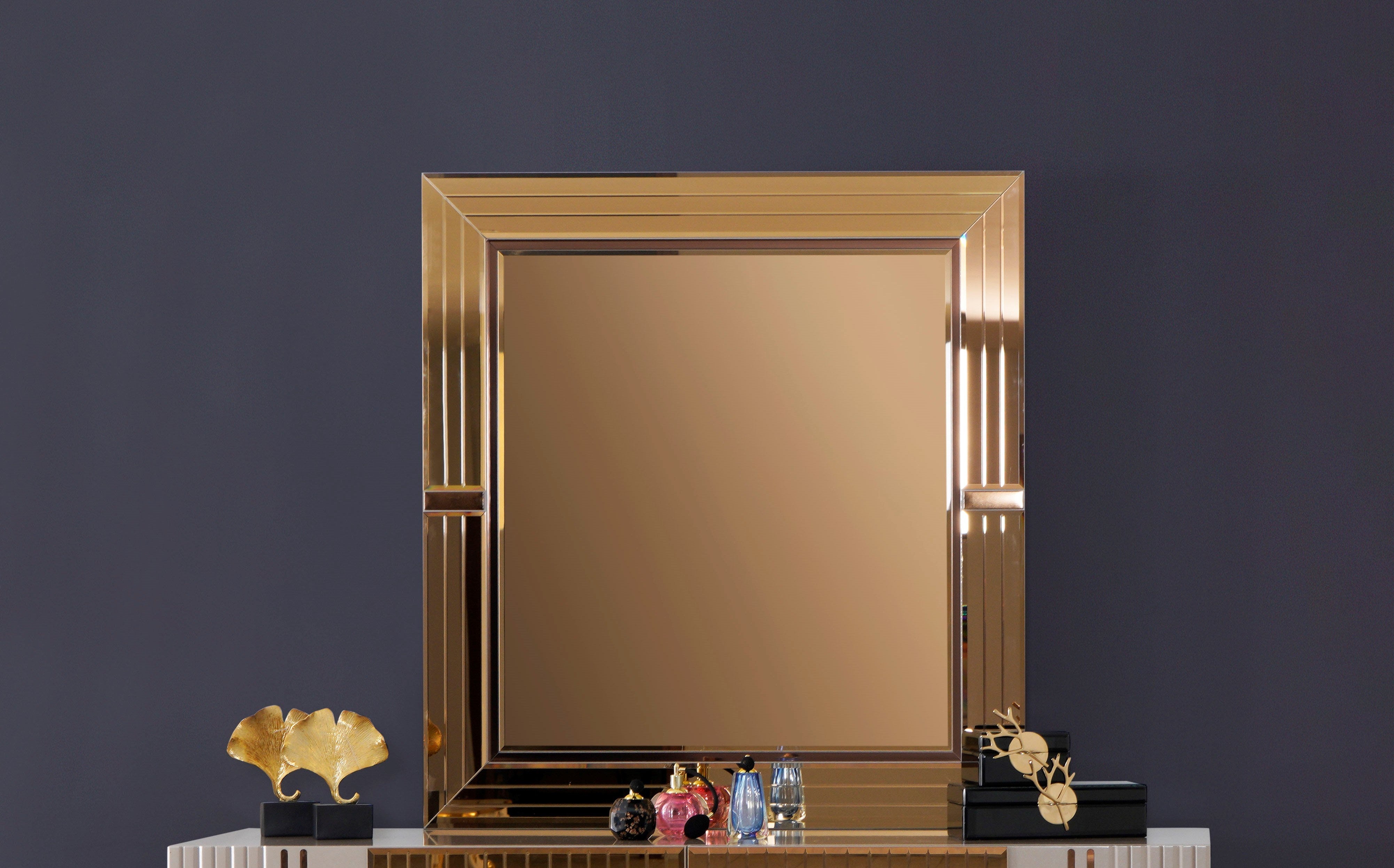 Lorenzo Gold Detailed Mirror made with Wood in Gray