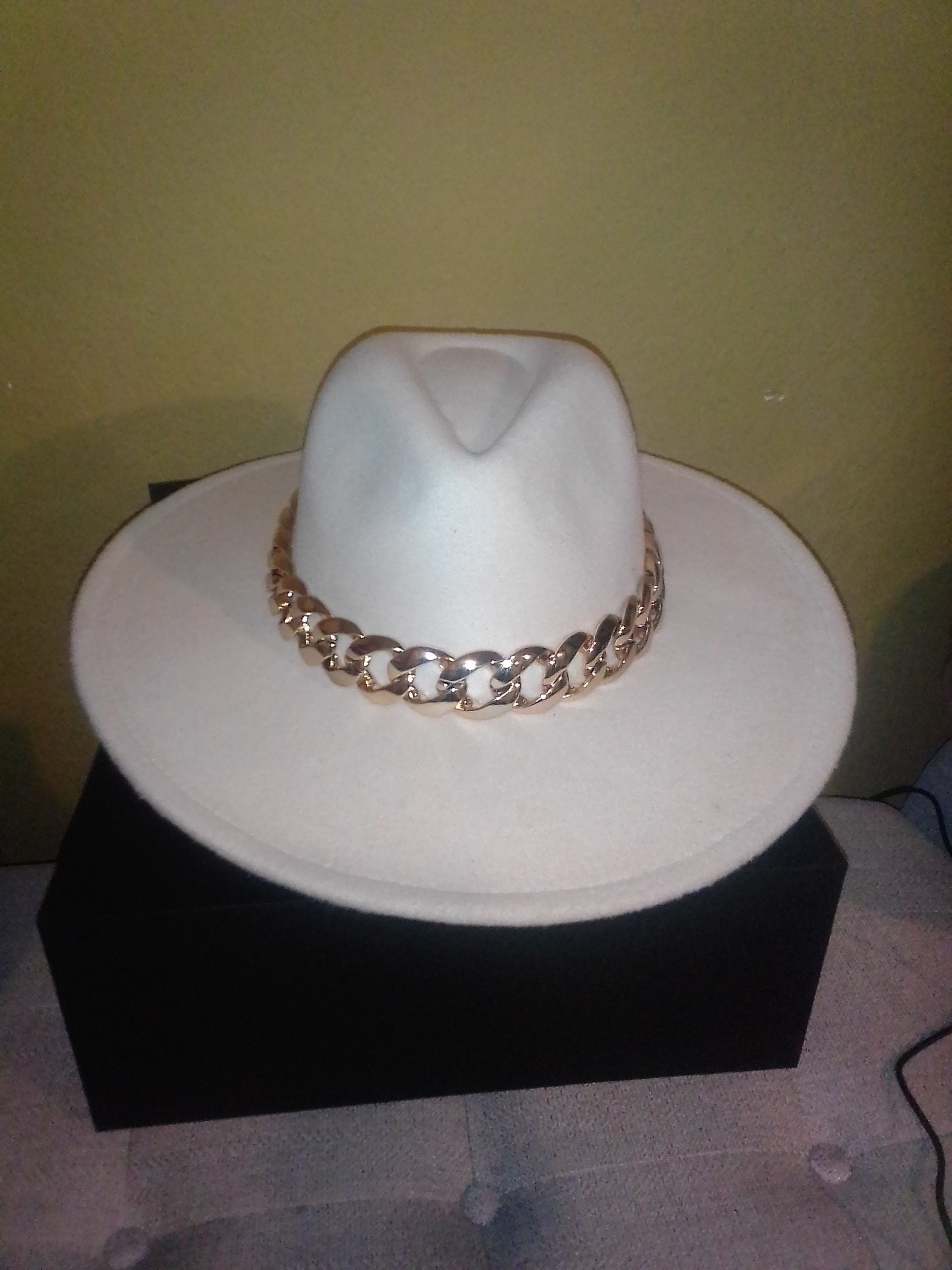 WIDE BRIM WOOL ELEGANT RANGER HAT WITH GOLD CHAIN