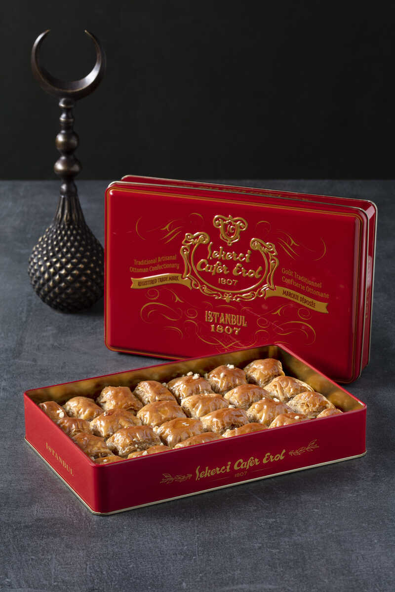 Şekerci Cafer Erol Buttery Homemade Baklava with Walnuts - Red Tin Box, 1 kg